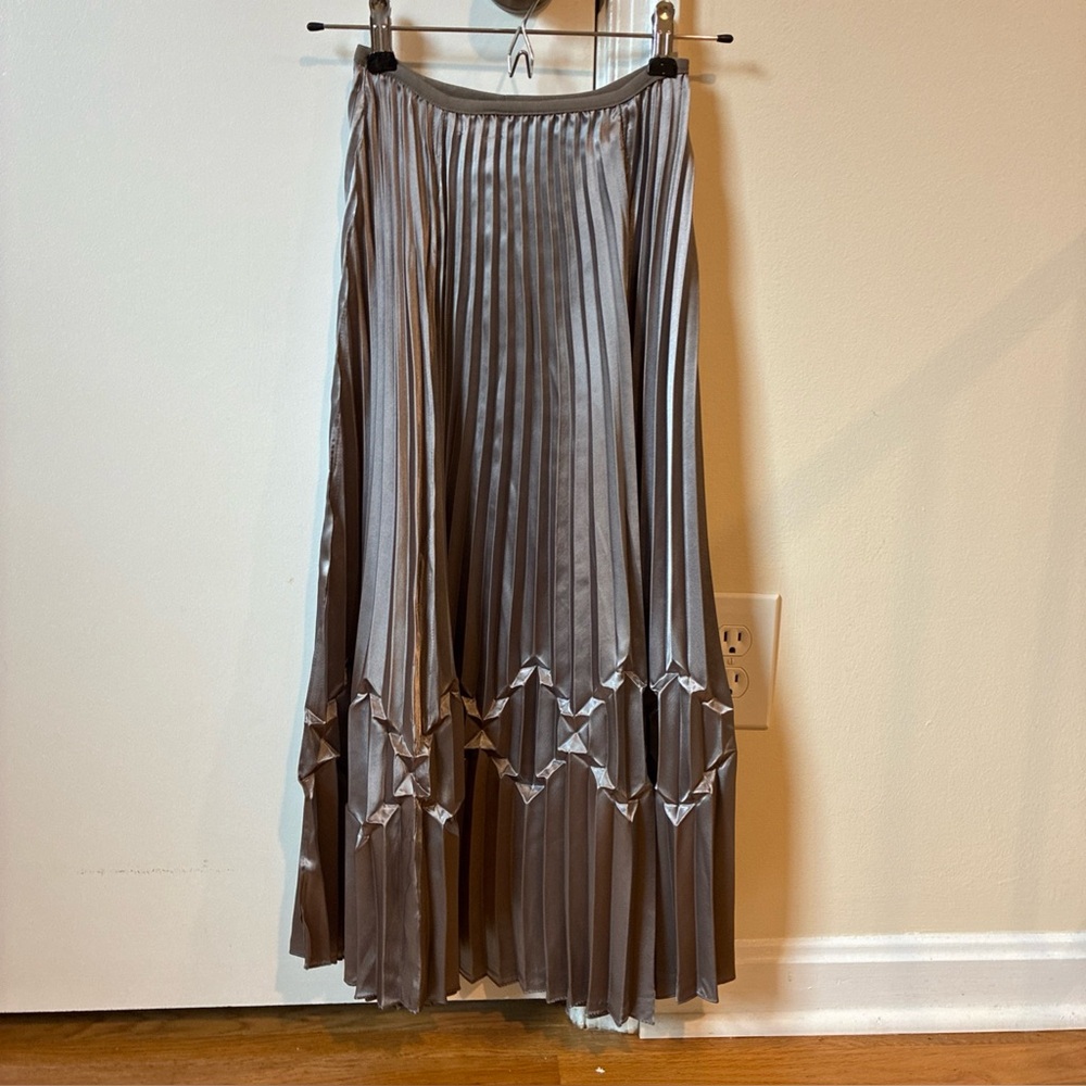 Komarov pleated silver shimmer skirt XS NWT